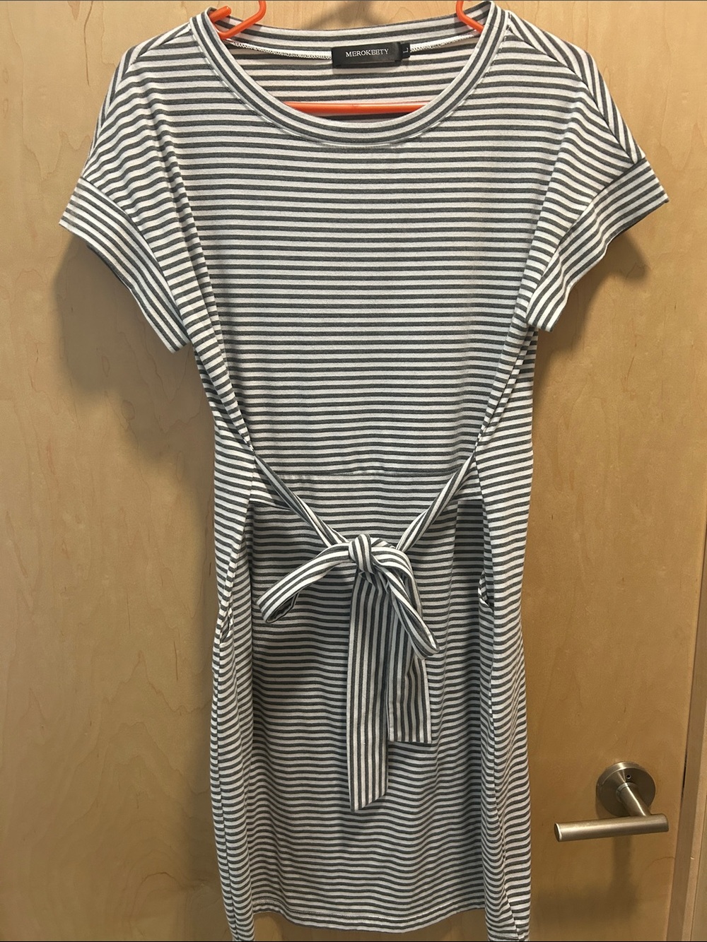 Merokeety Gray & White Striped Tie-Front Midi Dress